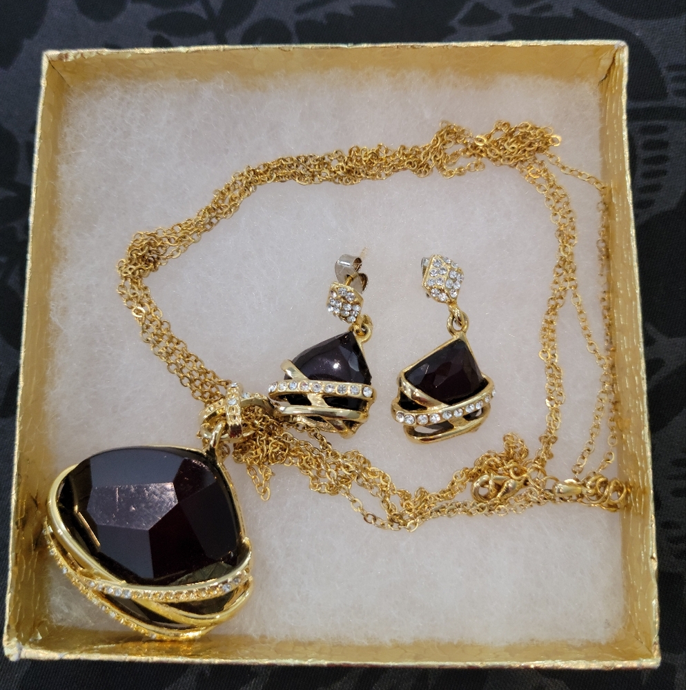 Elegant Vintage Gold and Burgundy Jewelry Set